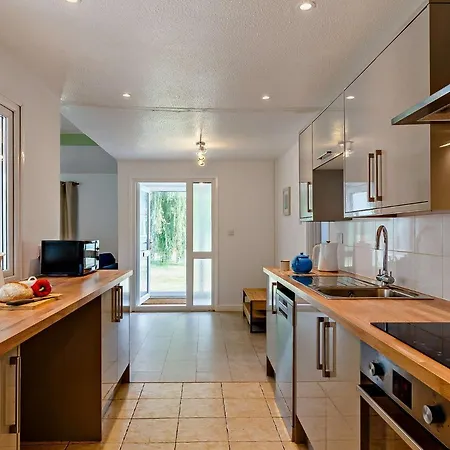 2 Bed In Whitsand Bay 88308 Holiday home Landrake